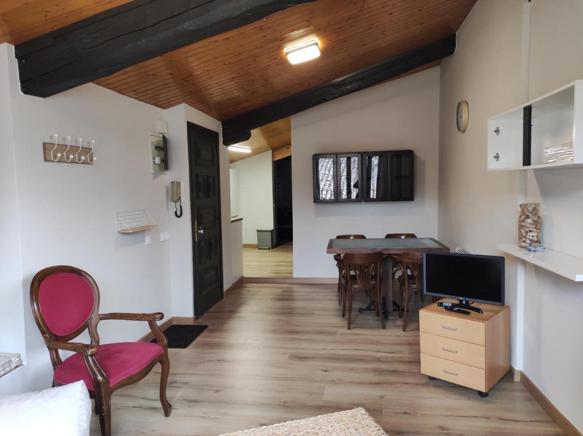 Apt 3 Atic Acollidor Al Centre De Vic - Aptgarbi Bagian luar foto