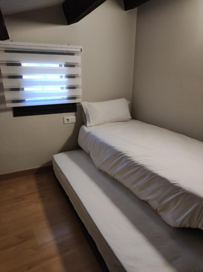Apt 3 Atic Acollidor Al Centre De Vic - Aptgarbi Bagian luar foto